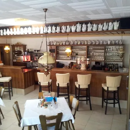 Landgasthof Zum Heiligenberg 酒店 松特拉